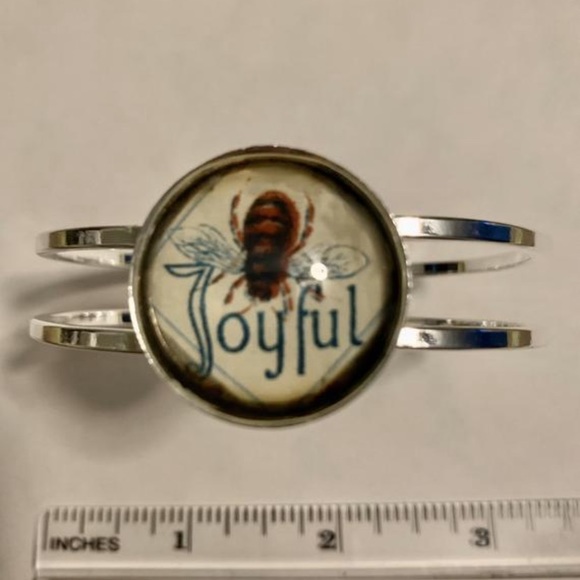 Bee Joyful Bracelet - Picture 6 of 11